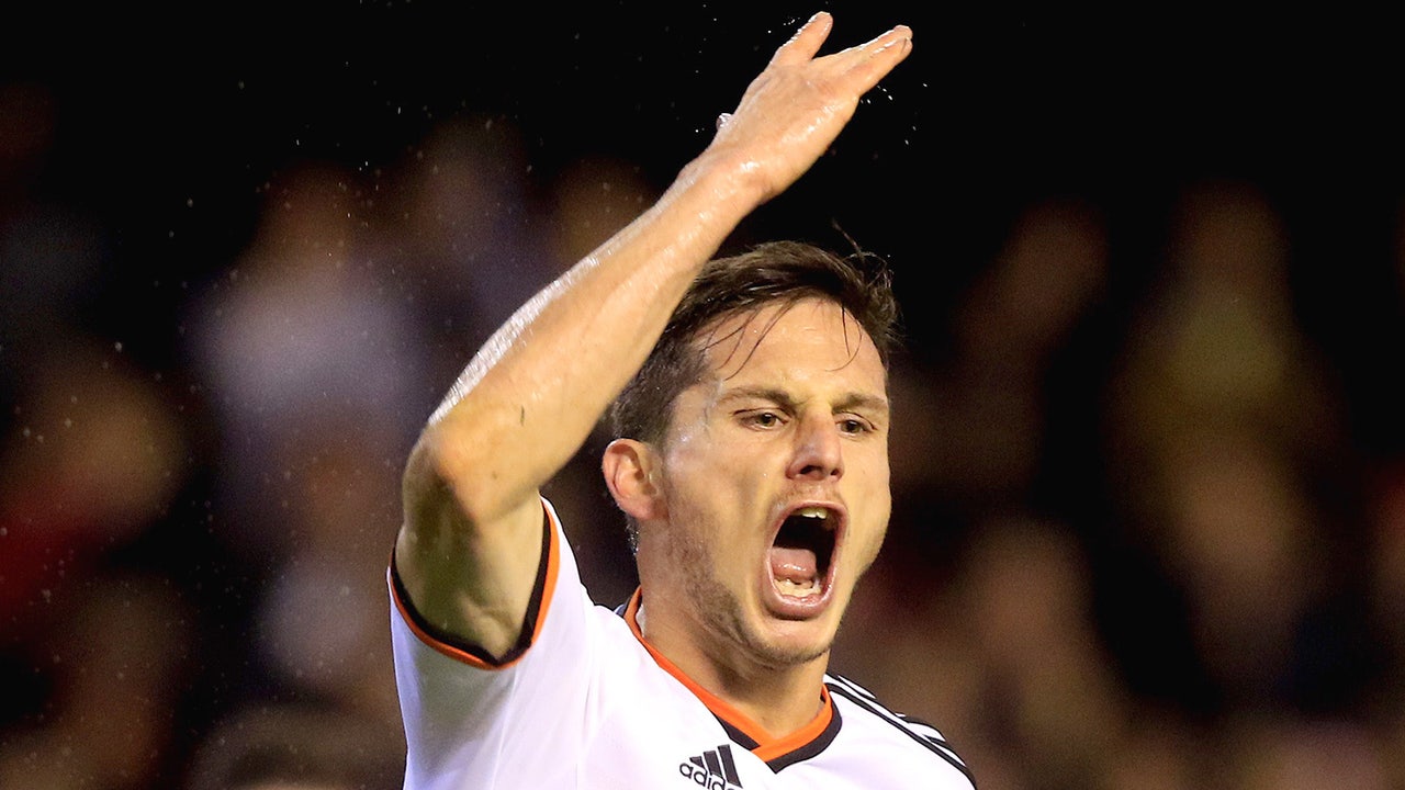 Valencia's early attack enough to see of Vallecano; Malaga top Celta Vigo